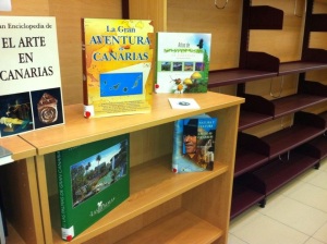 Libros expuestos en la Biblioteca Municipal-Universitaria del Cruce de Arinaga